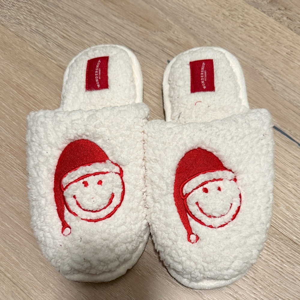 Wondershop  Santa Cream and Red Smiley Face Slippers